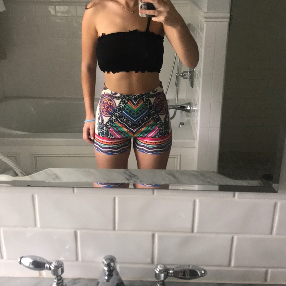 FLYING TOMATO SHORTS